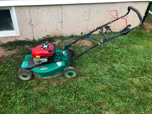 GAS LAWN MOWER in Lawnmowers & Leaf Blowers in Moncton - Image 3