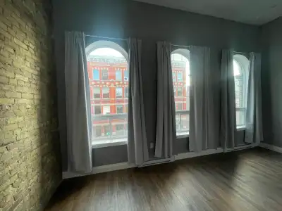 Downtown London - One bedroom apartment for rent. Located on the third floor of a three storey walk-...