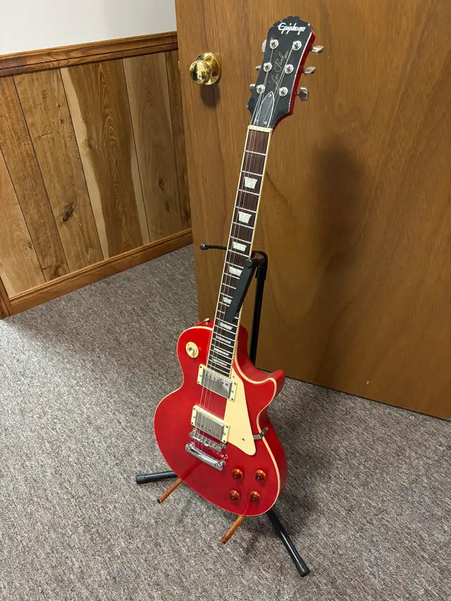 Epiphone Les Paul in Guitars in London - Image 2