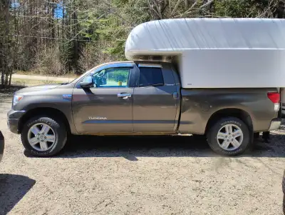 2013 Tundra 5.7 L V8 Limited. 251,000 KM. AS IS WHERE IS. Will need a windshield, transfer case and...