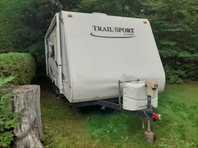 Roulotte TRAIL SPORT 2010 modèle TS20RD, 3000 lbs Roulotte 20 pieds en bon état. 2 Pneus neufs,. Uti...