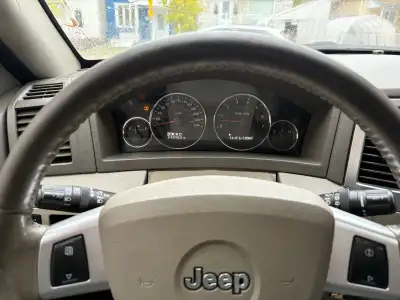 2700 ferme. Jeep Grand Cherokee 2008 encore très solide avec 10000$ d'entretien dans les 10 derniere...