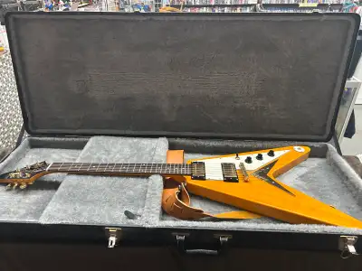 I'm selling my Epiphone 58 Korina V electric guitar, a real head-turner with its unique V shape and...