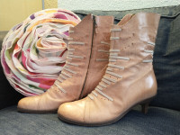 Authentic Dries Van Noten calf skin leather boots w/kitten heel