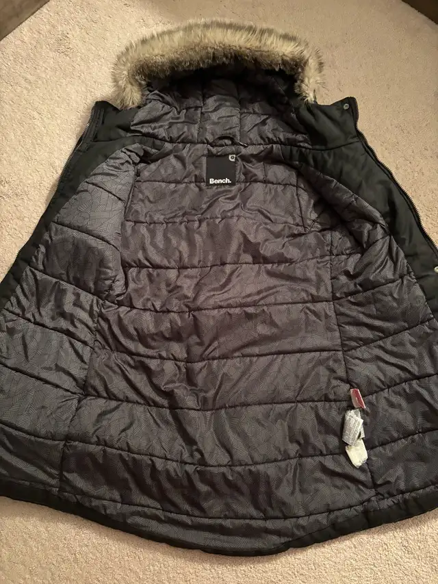 BENCH WOMEN’S WINTER JACKET (SIZE SMALL): $75.00 in Women's - Tops & Outerwear in Edmonton - Image 4