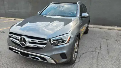 This 2020 Mercedes-Benz GLC 300 4MATIC is equipped with the highly desirable Premium PKG and Premium...