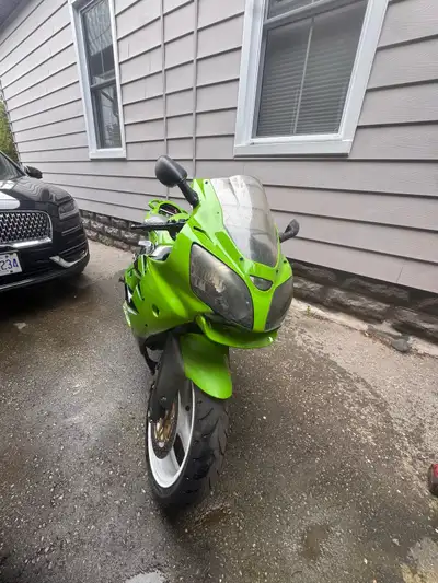 I'm selling a green Kawasaki ZX6R motorcycle, a real head-turner on the streets! This bike has seen...