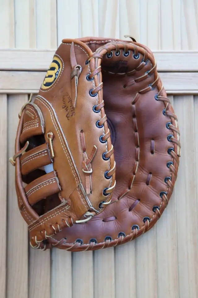 Right Hand First Base Gloves Rawlings Wilson Leather Baseball So in Baseball & Softball in Markham / York Region - Image 3