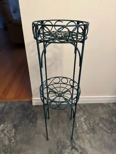 Solid metal two- tier plant stand. Green — 28” high, 9” diameter. Excellent condition.