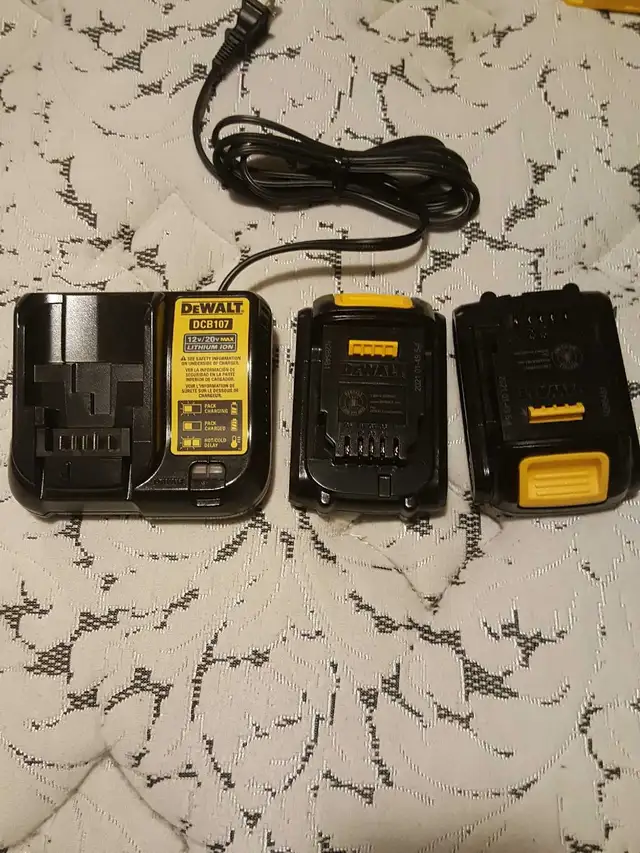 Dewalt Drill and Multi Tool Kit in Power Tools in Oshawa / Durham Region - Image 5