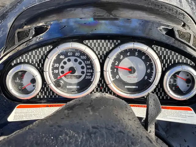 Skidoo V1000 Legend Grand Touring in Snowmobiles in Mississauga / Peel Region - Image 10