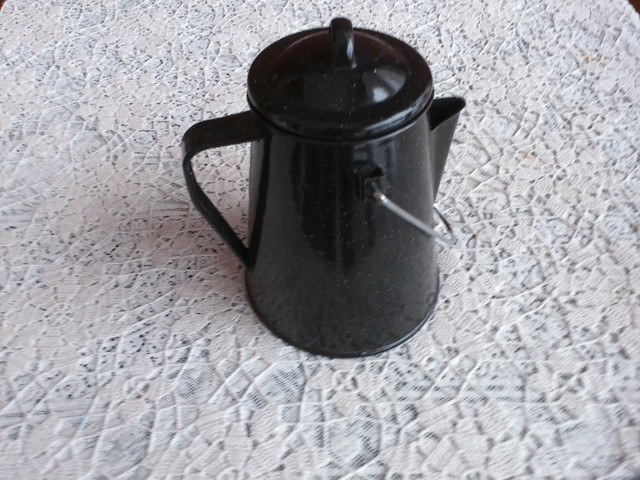 Vintage Style Enamel Tea Kettle in Kitchen & Dining Wares in New Glasgow - Image 4