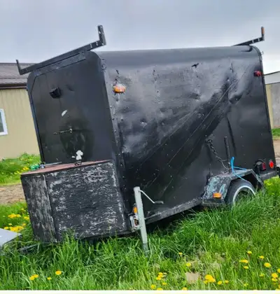 Enclosed trailer 4"x8" good condition no ownership pickup in niagara on the lake
