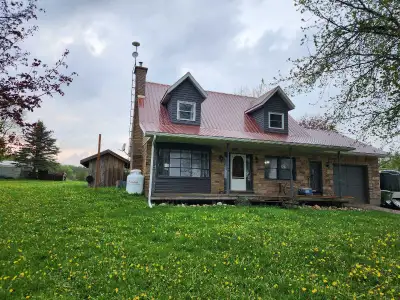 Very nice hobby horse farm for rent as a package. Highway location near Flesherton. Nice 4 bedroom t...
