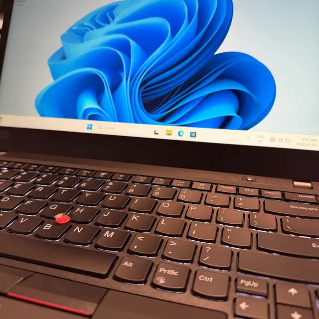 Lenovo ThinkPad T14 Gen 2 – Like New Condition in Laptops in City of Montréal - Image 4
