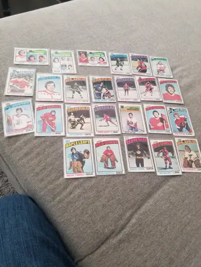 Lot of 1976/77 OPC hockey cards for sale , Voir plus