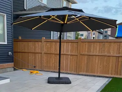 Enjoy comfortable gatherings with friends and family under this cantilever umbrella. This versatile...