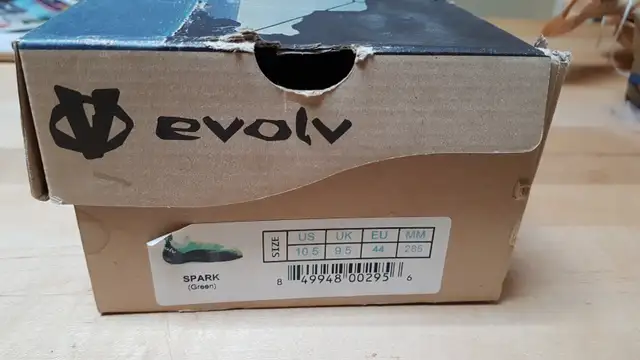 Evolv Climbing Shoe523946792007116801