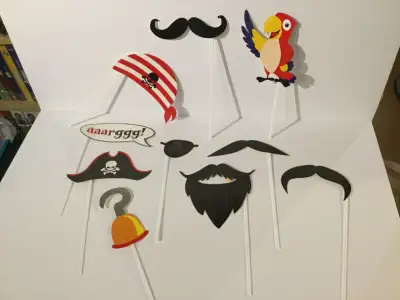 Accessoire photo thème Pirates 10 pces photo booth Prix 5$ Doit ramasser au J3Y 2G5 (Saint-Hubert) A...