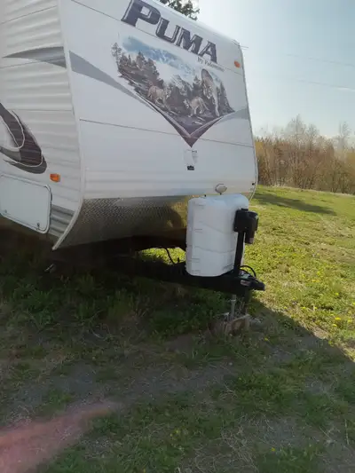 2011 PUMA 26RLSS TRAILER - Good condition 12.5 FT slideout . Propane stove with oven fridge and free...