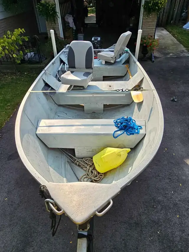 14' Grumman Aluminum Fishing Boat in Powerboats & Motorboats in St. Catharines - Image 6
