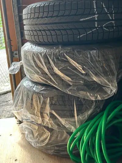Set of 4, Michelin X-ice winter tires 225/65 R17, includes Steel rims solid but looks have seen bett...