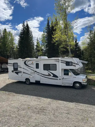 44,700 Miles, 31 Foot, Triton V10, 2 Slides, on-board generator, everything works as it should, no t...
