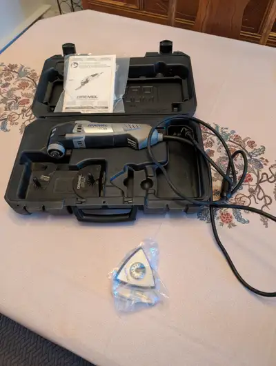Ensemble Dremel Multi Max - Modele MM45 avec accessoires et coffret ainsi que livret. *** Disponible...