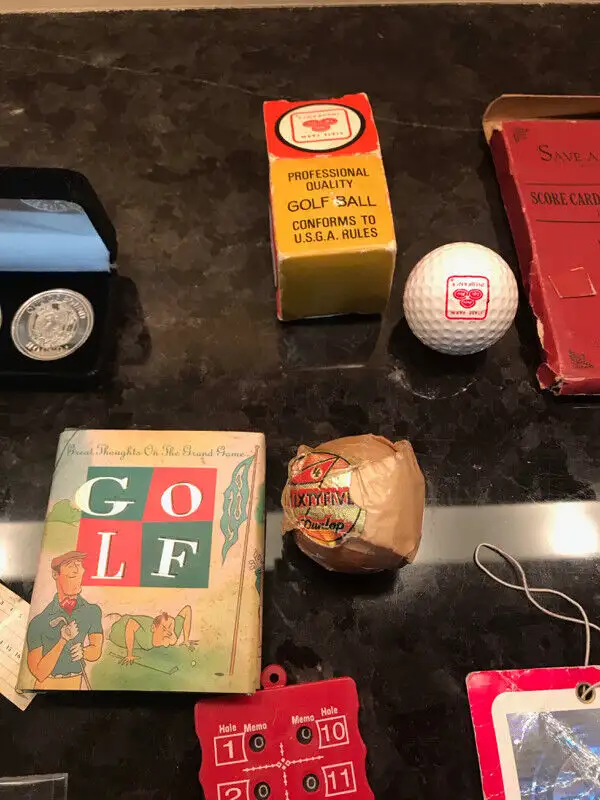 ASSORTED VINTAGE GOLF COLLECTIBLES - TIE CLIPS BALLS GAMES PHOTO in Arts & Collectibles in Mississauga / Peel Region - Image 8