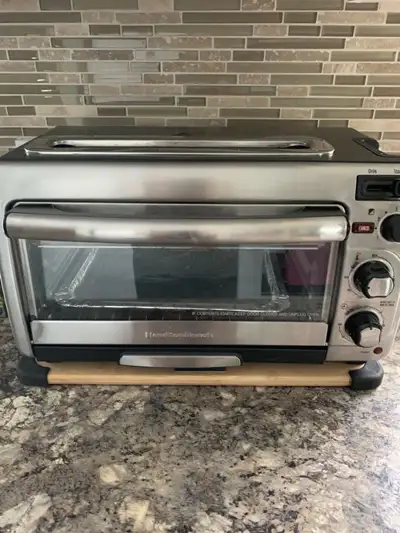 Hamilton Beach Toaster Oven Located in South Tetagouche (Lone Pine) Excellent condition