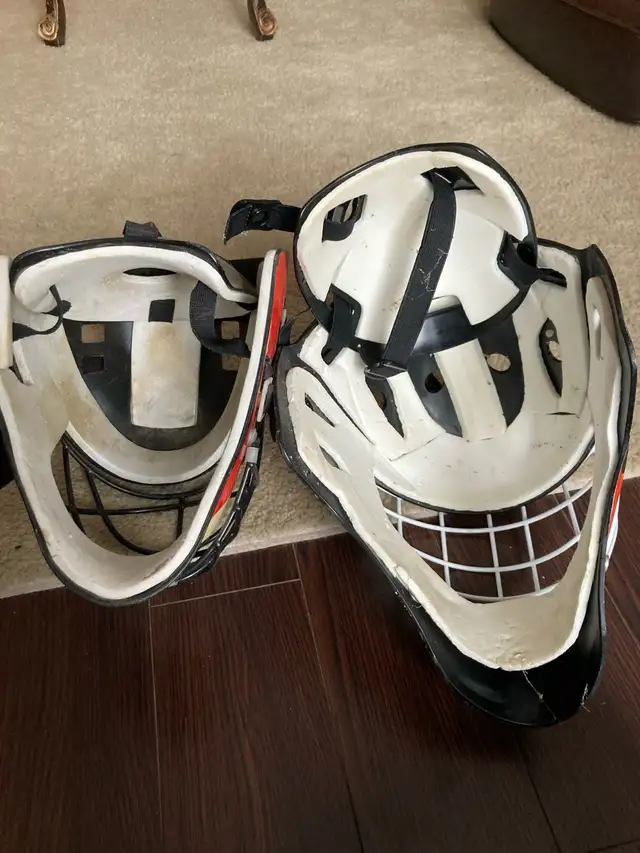 Bauer street hockey helmets in Hockey in Peterborough - Image 5