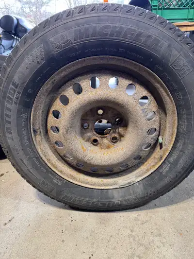 This is a used set of 4 Michelin Latitude X-Ice winters tires, size 235/65R17, mounted on steel rims...