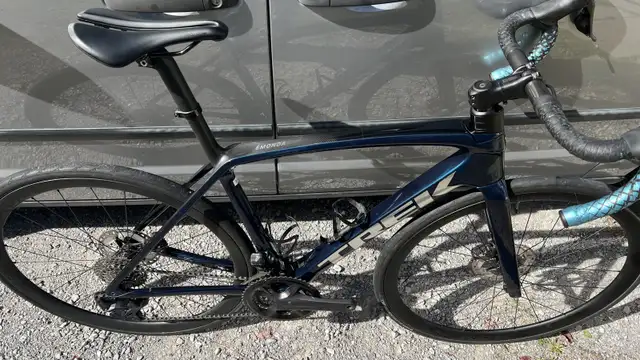 Trek Émonda SL7 2023 in Road in Granby - Image 4