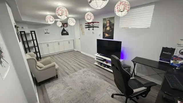 Private Room for Rent in Room Rentals & Roommates in Oshawa / Durham Region - Image 4