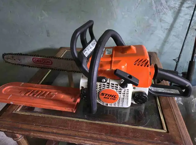 Stihl Ms 170 chainsaw with case