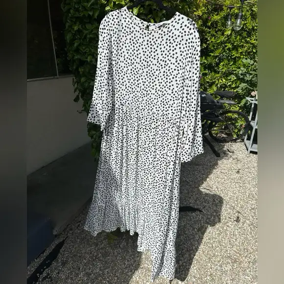 Elegant Polka Dot Maxi Dress – Size L in Women's - Dresses & Skirts in Kitchener / Waterloo - Image 4
