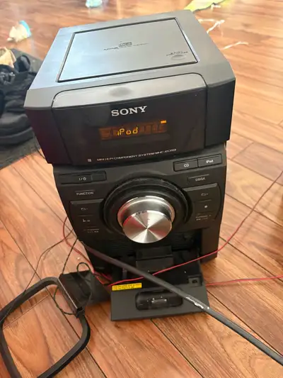 Mini chaîne   hi-fi Sony avec 2  haut parleurs  , View more