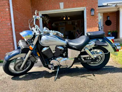 2003 Honda Shadow ACE (American Classic Edition) 750cc ONLY 8500kms 2nd owner, first owner bought it...