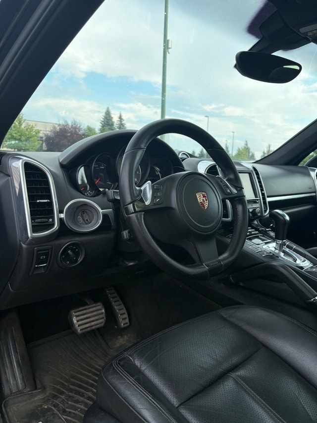 2011 Porsche Cayenne S V8 — Loaded — No Rust — photo 4
