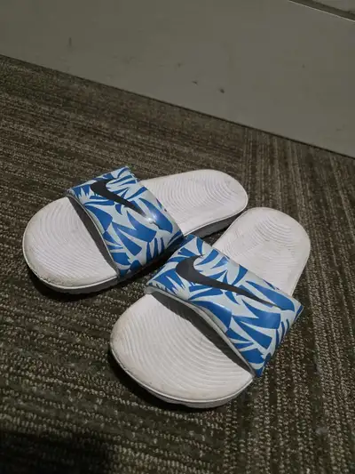 Get ready for summer with these NIKE flip-flops, perfect for casual wear and poolside relaxation. Th...