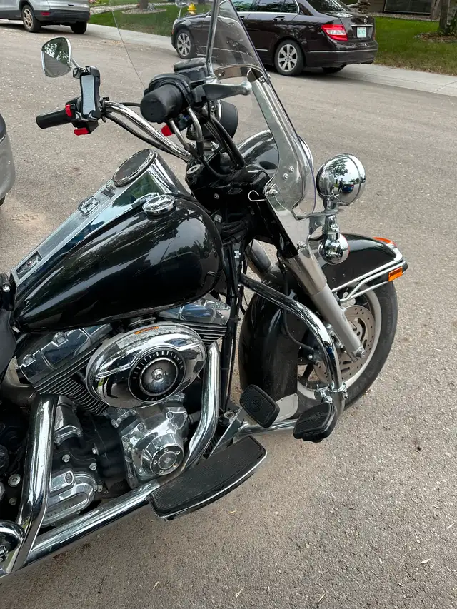 Police motorcycle in Street, Cruisers & Choppers in Regina - Image 3
