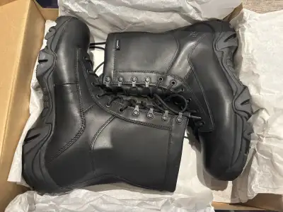 Men’s size 9.5 Brand New $40 Pick up Port Hope