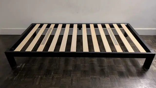 Zinus modern studio 10 inch platform metal bed (Twin) frame in Beds & Mattresses in City of Toronto - Image 4