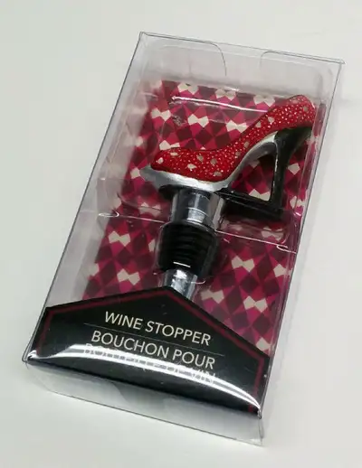 Wild Eye Designs brand, never used. Box is 5.5 x 3 x 1.25 inches.. Excellent condition. From a smoke...