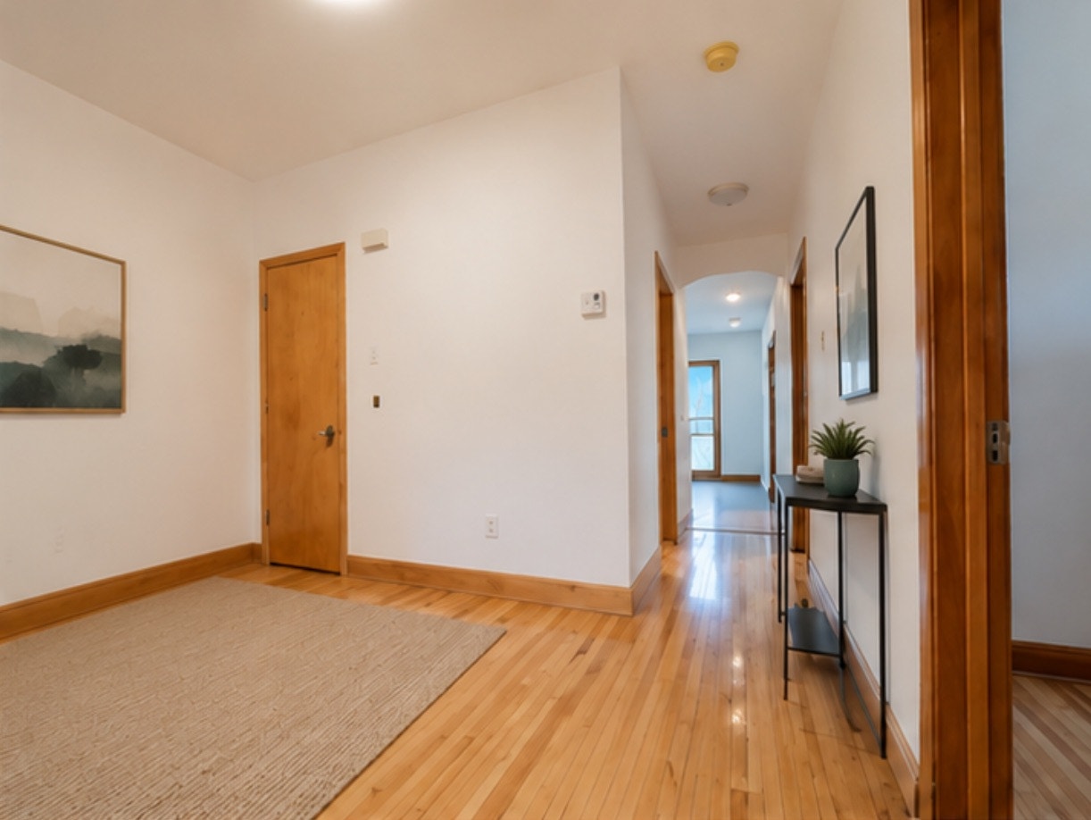 2553 Av. Gascon — photo 1