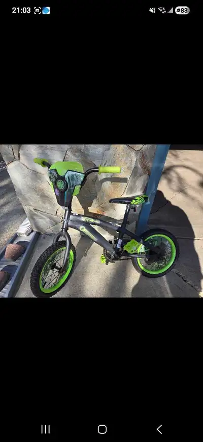 Get ready to shred with this Avengers Hulk bike, featuring a cool green and black design! This bike...