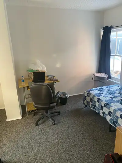 SUPER AWESOME 1 BEDROOM IN VERY CLEAN HERITAGE DISTRICT HOME