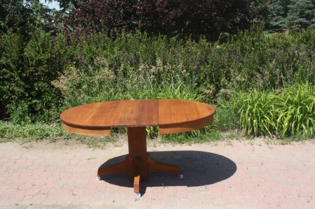Antique solid oak round pedestal table in Other in Regina - Image 4