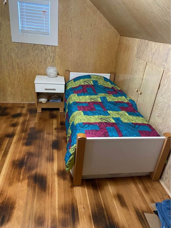 Single bed with nightstand and desk Beds & Mattresses Calgary Kijiji