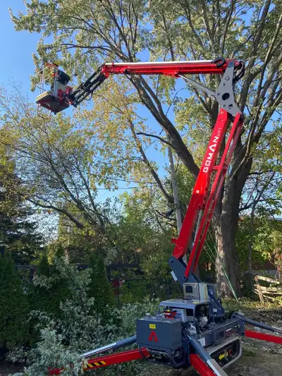 Spider Lift is a used but reliable aerial work platform, perfect for various tasks requiring elevate...